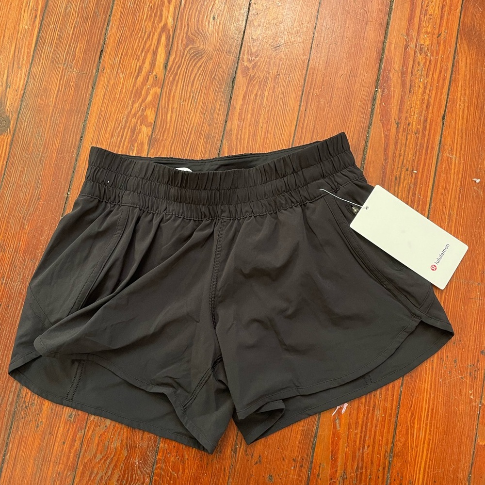 LuluLemon Tracker LR Short 4” 8